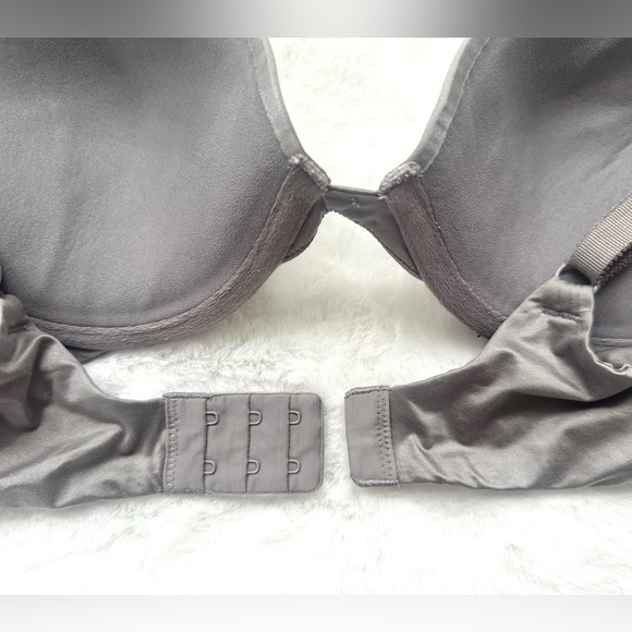 Victoria’s Secret Plunge Bra 36C - Picture 10 of 10